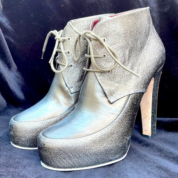 CHANEL SILVER METALLIC LEATHER  HIGH HEEL ANKLE BOOTIES ! - 9 - GORGEOUS !🔥💋 - Picture 3 of 15